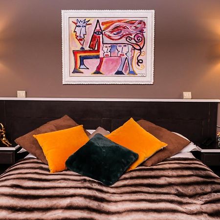ברויל-קרוויניה Art Hotel Grivola מראה חיצוני תמונה